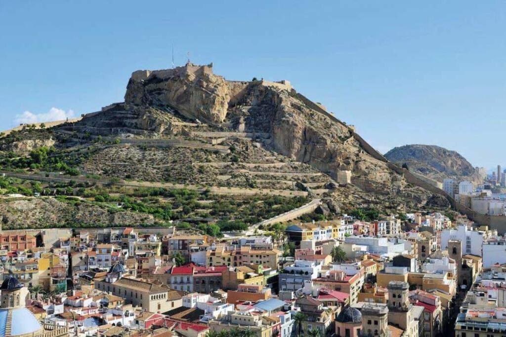 Beautiful Apartment In Calle Mayor Alicante Exterior photo